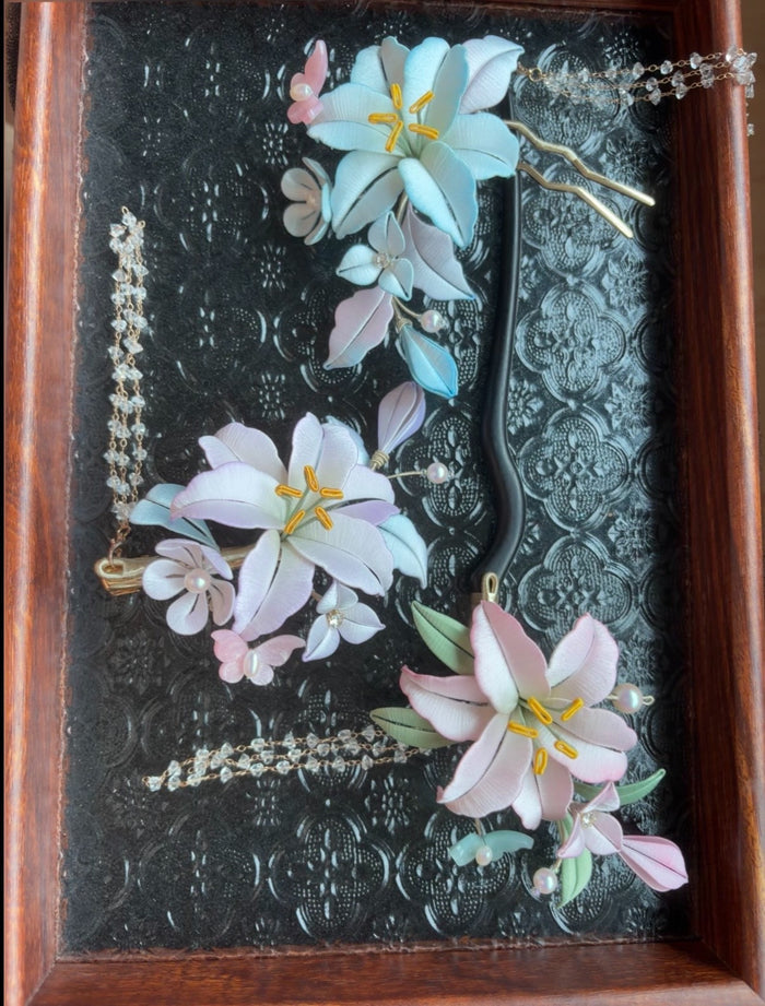 A handmade Chanhua lily hairpin with pink petals and green leaves-6