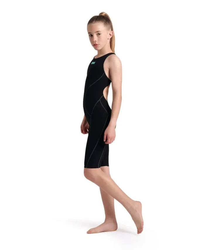 Arena Girls Powerskin Impulso Kneesuit in black and teal, designed for young swimmers, featuring a sleek fit and durable fabric.