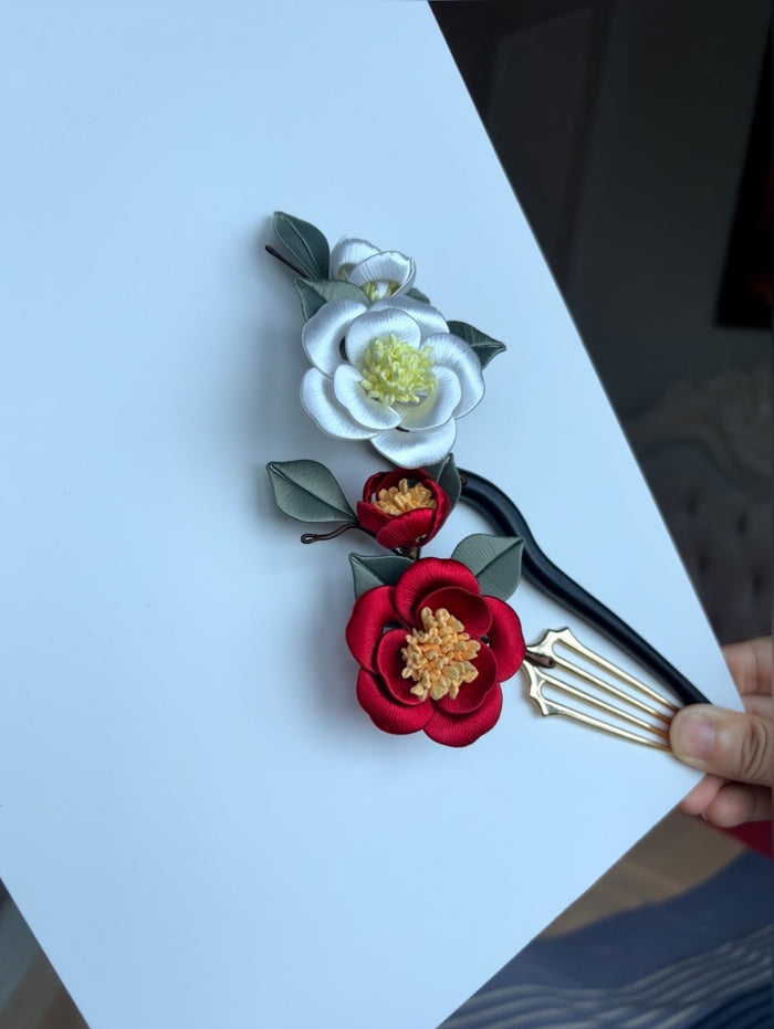 A handmade chanhua hair comb with red and white flowers and green leaves-2