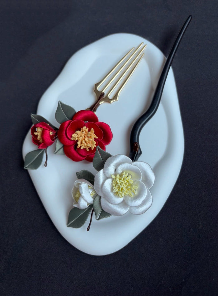 A handmade chanhua hair comb with red and white flowers and green leaves-3