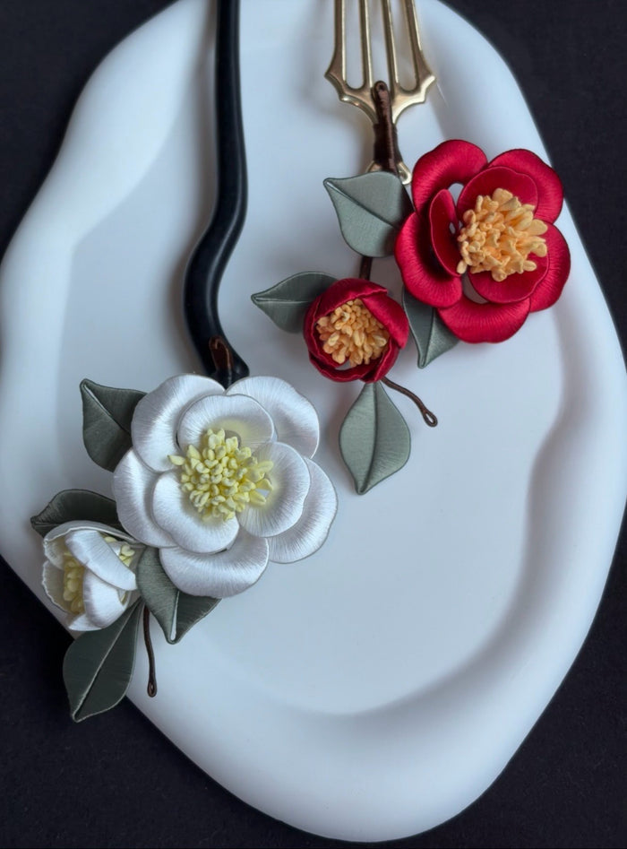 A handmade chanhua hair comb with red and white flowers and green leaves-4