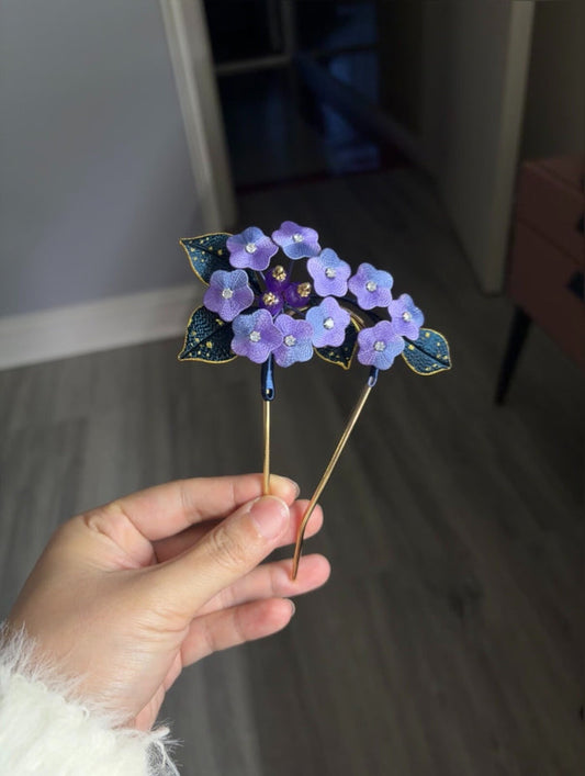 A hand - held dark - toned handmade Chanhua hydrangea hairpin