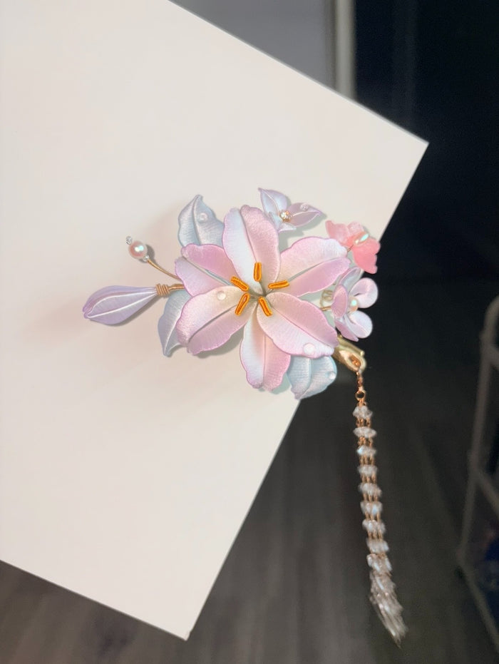 A handmade Chanhua lily hairpin with pink petals and green leaves-4