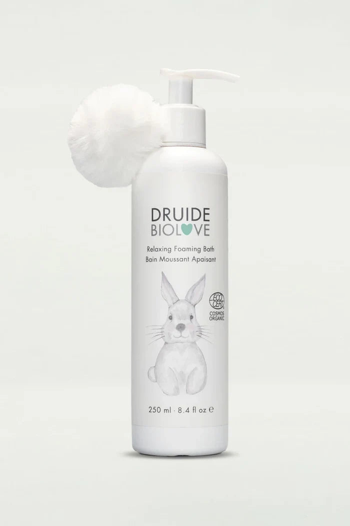 Druide Biolove Relaxing Foaming Baby Bubble Bath 250 ml dispenser in clear background.