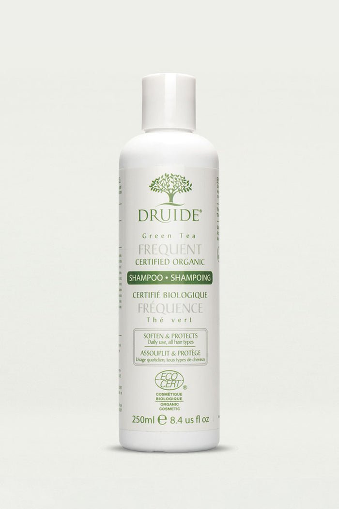 Druide Green Tea Frequent Shampoo 250 ml dispenser on a clear background.